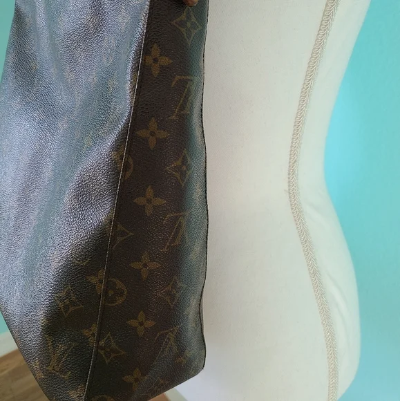 Louis Vuitton GM Looping Bag - Picture 3 of 16